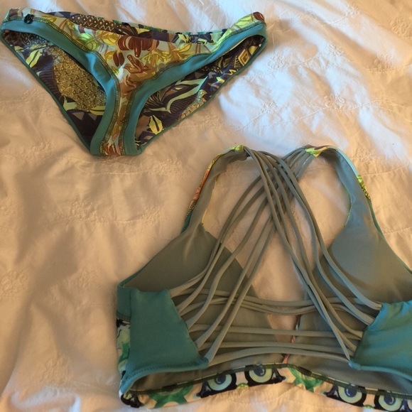 Maaji Swimsuit with Reversible Bottoms👙🏝 - Picture 3 of 5